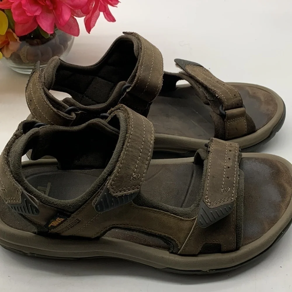 Teva Brown Leather Hiking Sport Sandals Sz 8. MS1332E